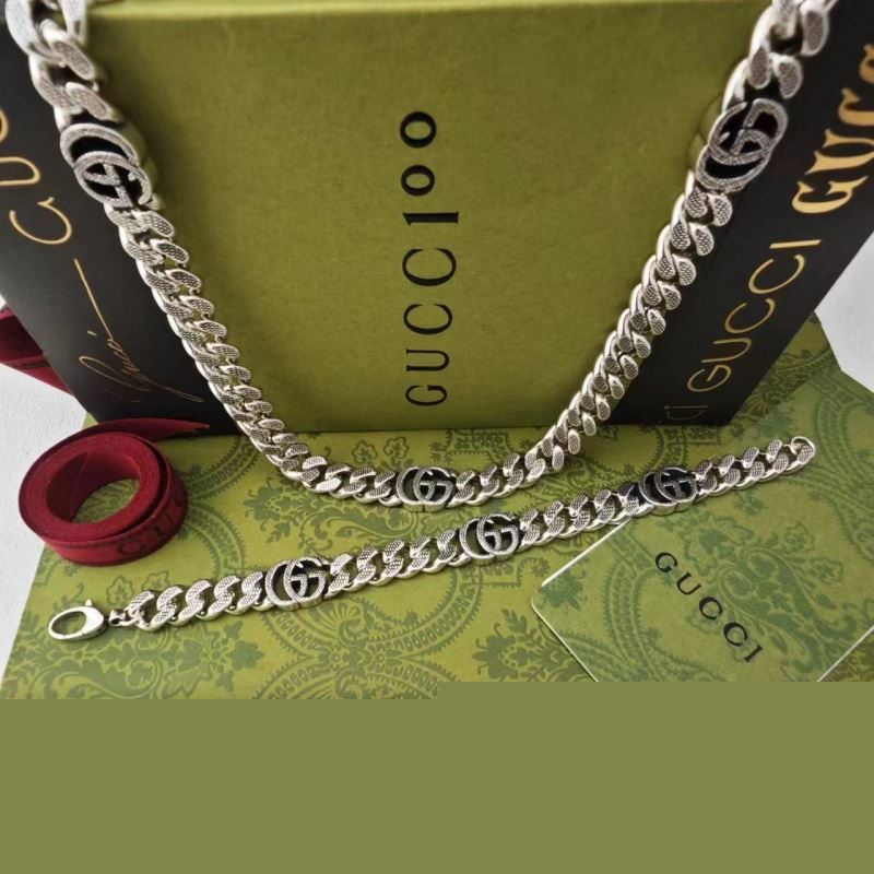 G*u*i necklaces